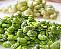 Peeled fava beans. Image courtesy of Italian Food Forever
