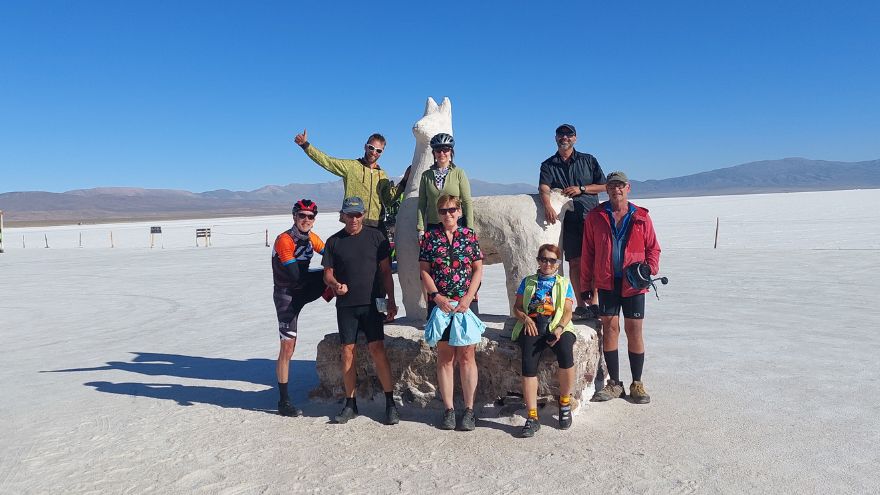 Guided cycling in northern argentina near the salt flats